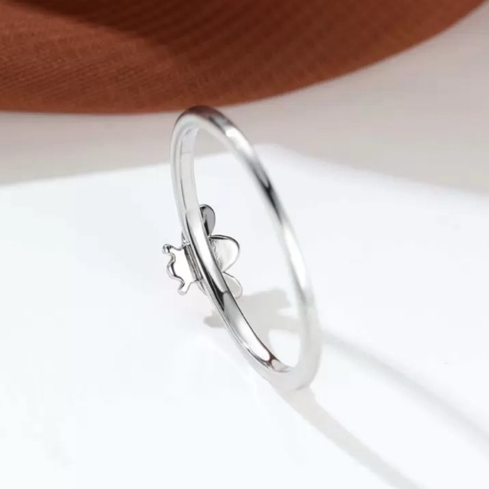 Elegant Silver and Gold Bee Ring - Picture 2 of 8